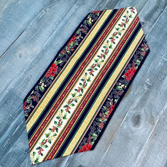 Vintage Christmas Holiday Poinsettia Table Runner Mat - Picture 1 of 3